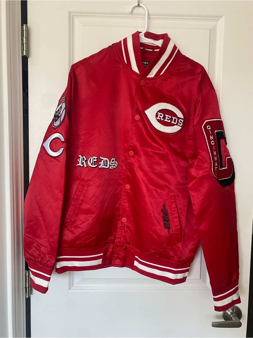 Pro Standard Cincinnati Reds Bomber Jacket